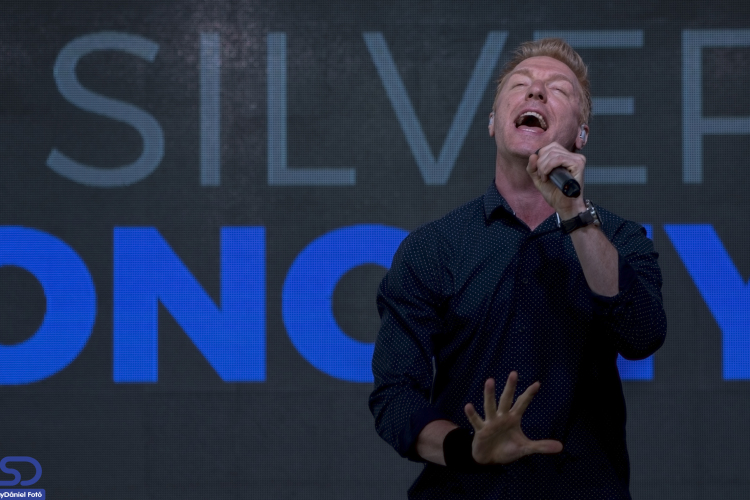 Bereczki Zoltánt rajongói várták Komáromban