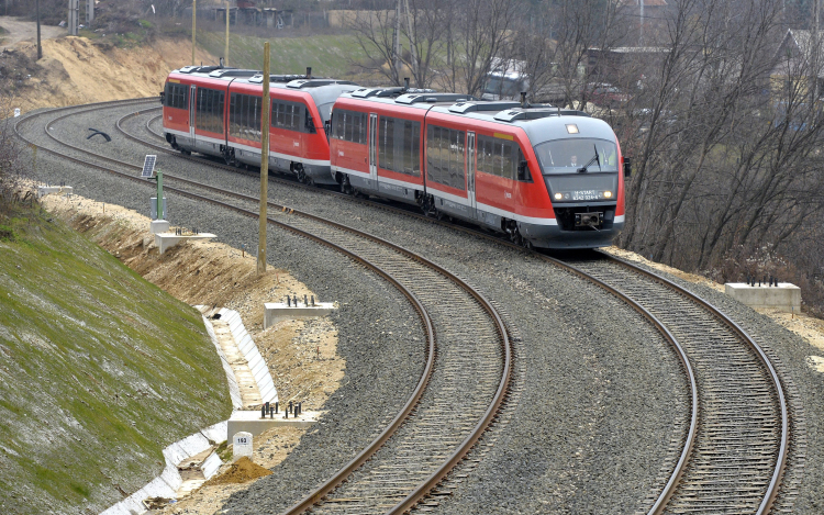 Uniós pénzből építik tovább a Budapest-Esztergom vasútvonalat