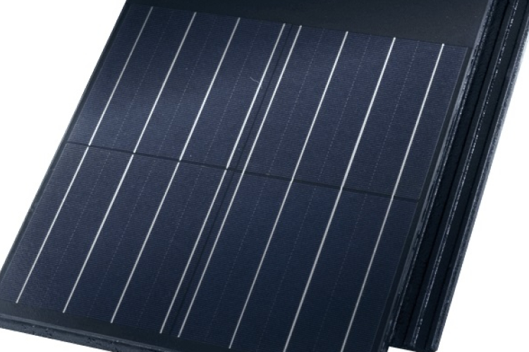 Piacra dobják az első magyar napelemes tetőcserepet