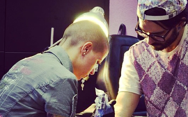 ByeAlex magára tetováltatta Ady Endrét 