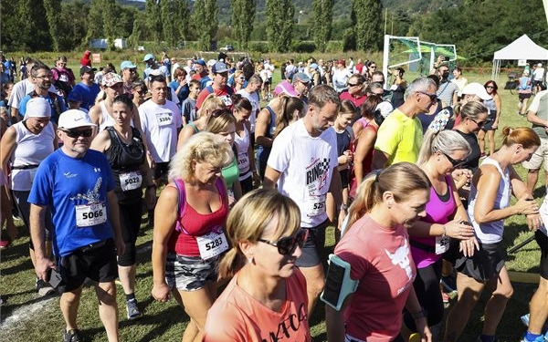 Rengetegen futottak át a Duna alatt