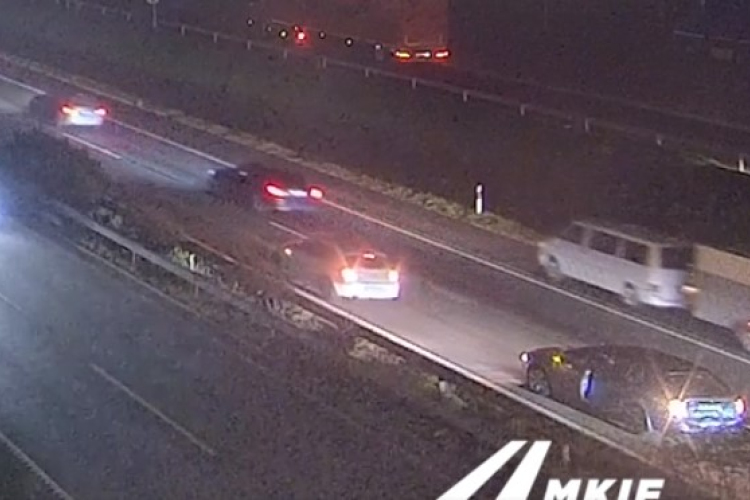 Egy rakás olyan dolgot tettek, amit autópályán tilos