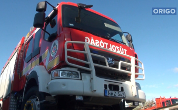 Kigyulladt egy lakóbusz és egy autó Budapesten 