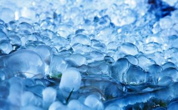 Csúszásveszély lehet a vízpartokon