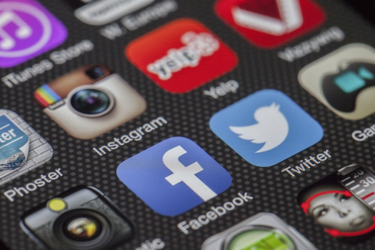 A többség nem érzi biztonságban személyes adatát a közösségi oldalakon