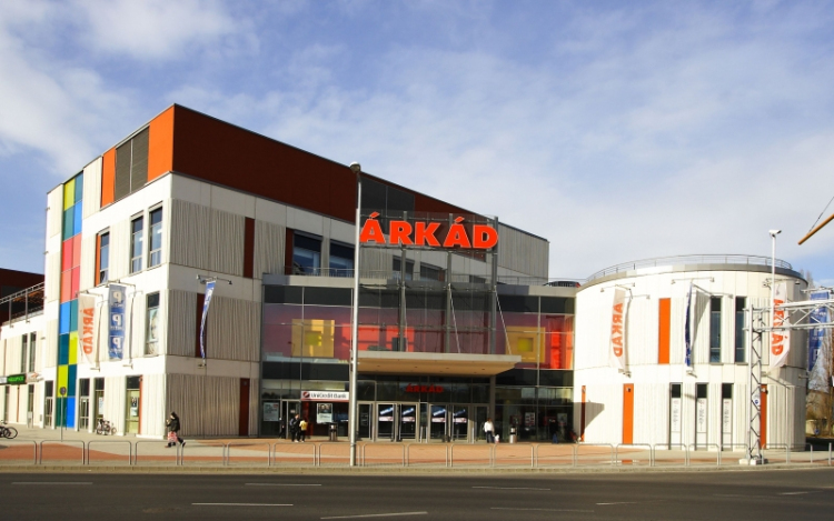 Riadó! Lezárják az Árkádot