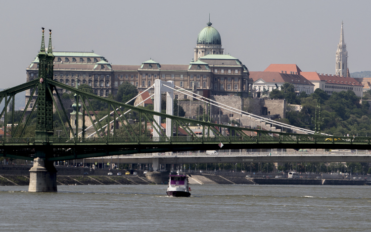 Bombát találtak a Dunában - Kiürítik fél Budapestet