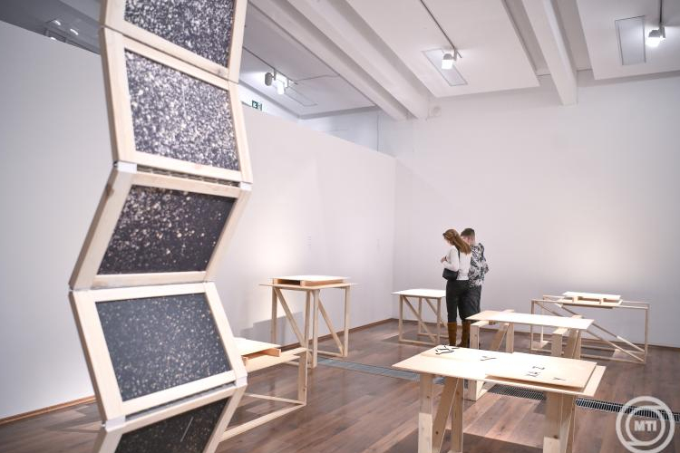 Róma után Debrecenben látható az Eredet című kiállítás