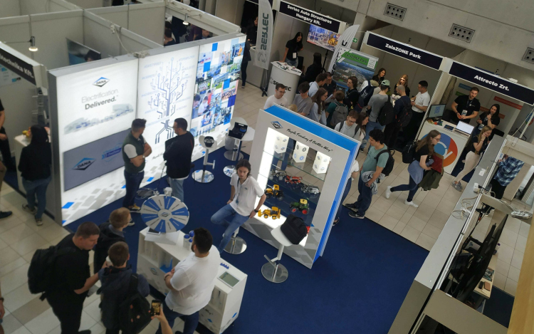 Igenis hatékonyan lehet otthon dolgozni – Home office-t és magas béreket akarnak a mai fiatalok