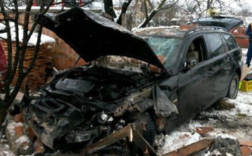 Kerítésnek hajtott Mosonmagyaróváron 