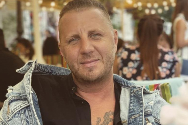 Fulladni kezdett Zámbó Krisztián a színpadon 