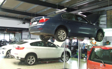 Autószervizelés: márkaszerviz vagy sufniműhely?