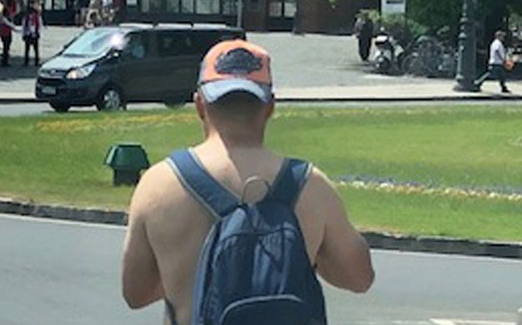 Meztelenül sétált egy férfi a Lánchídon és sokkolta a járókelőket