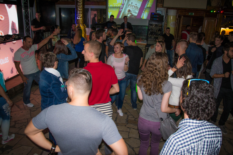 2015.09.11.Péntek - Fütyülős Party