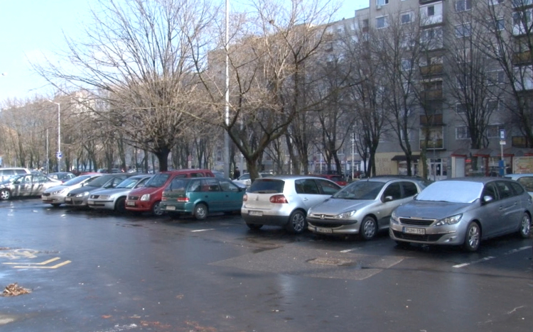 Pro és kontra parkolásügyben