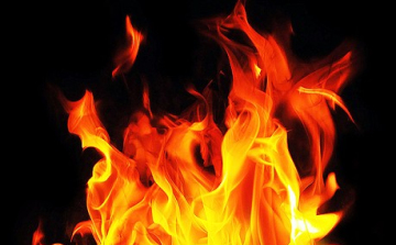 Égő benzinnel teli palackot dobott egy ház udvarára Mosonmagyaróváron 