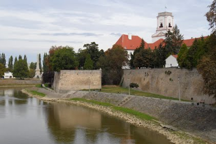 Áradás - A Rába szinte elérheti a rakpartot