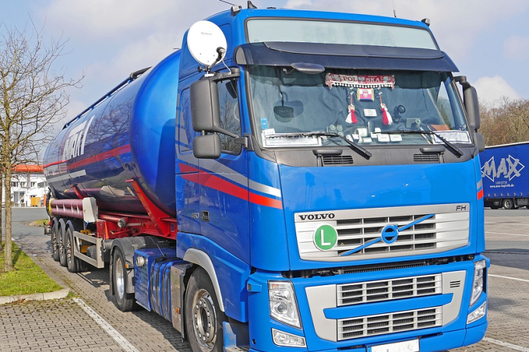 Fokozottan ellenőrzi a teherautókat és a buszokat hétfőtől a rendőrség