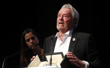 Agyvérzést kapott Alain Delon