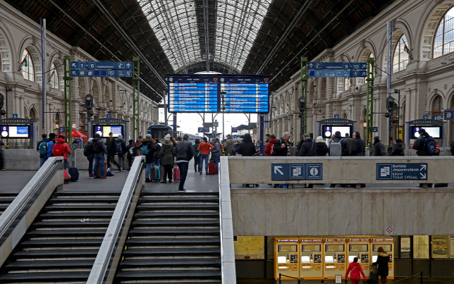 Késnek a vonatok a Budapest-Újszász-Szolnok vonalon