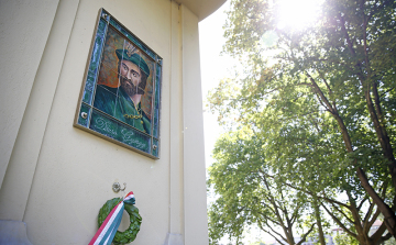 Leleplezték Dózsa György kerámiaképét Révfaluban