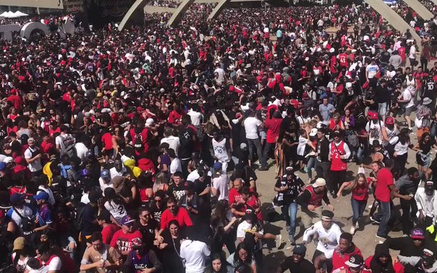 Lövések Torontóban, félbeszakadt a bajnoki cím ünneplése, két sérült