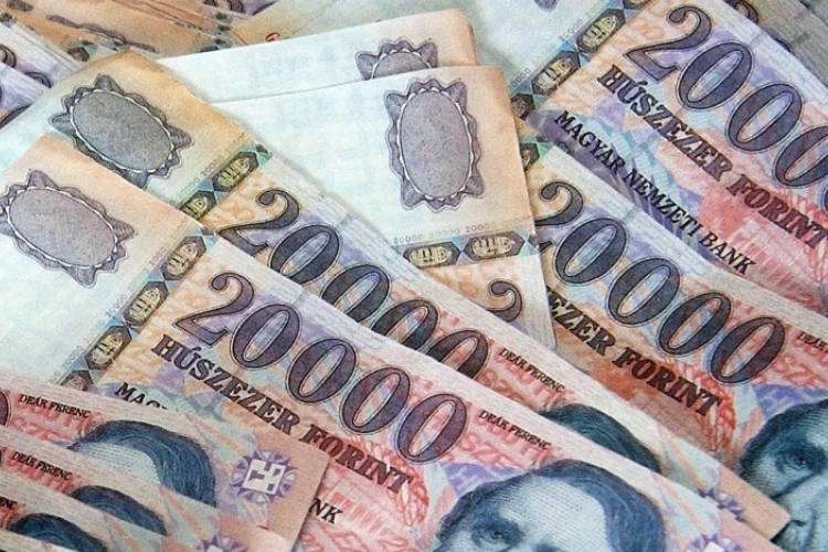 Minden családi pótlékra jogosult szülőnek jár az adó-visszatérítés