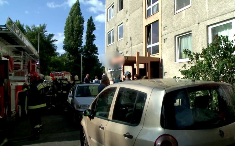 Kigyulladt egy tízemeletes Győrben