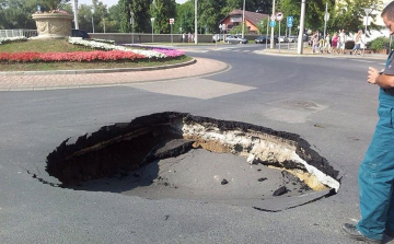Forgalmi rend változás Győrben a beszakadt út miatt