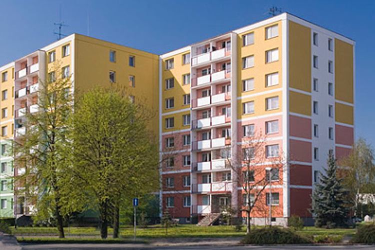 Jóval több a panellakások értéke