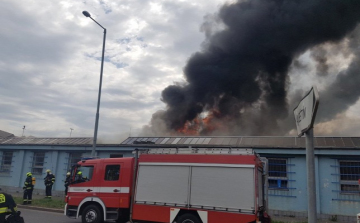 Felrobbant egy raktárépület Prágában