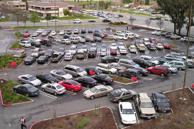 Őrzött teremgarázs és szabadtéri parkoló - Ferihegyi parkolás csak öt percre a Liszt Ferenc Nemzetközi Repülőtértől