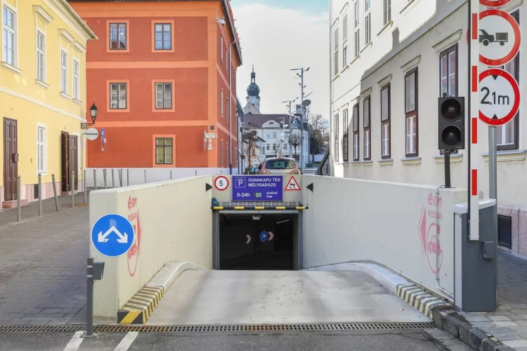 Zárva a Dunakapu mélygarázs