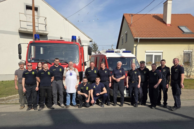 Rajkára megérkezett az „új” tűzoltóautó