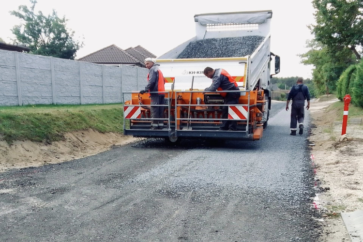 Ezeket az utakat újítják most Sáráson és Szentivánon