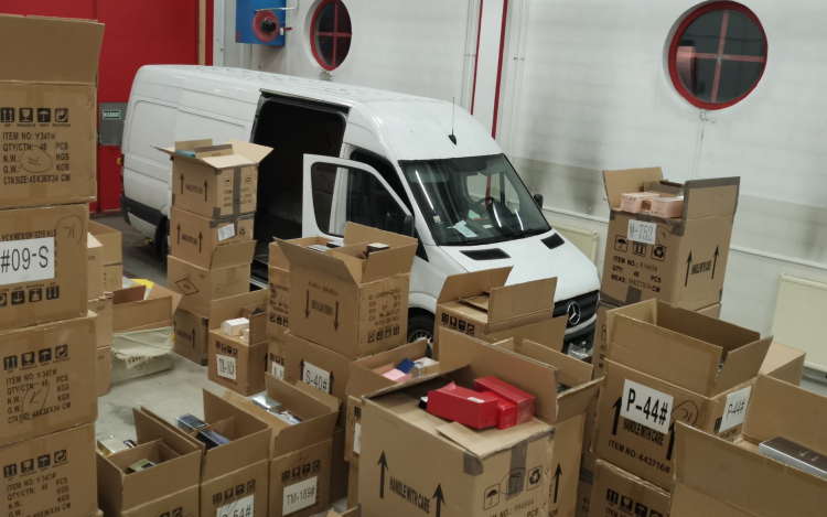 Mintegy 100 millió értékű hamis terméket foglalt le a NAV