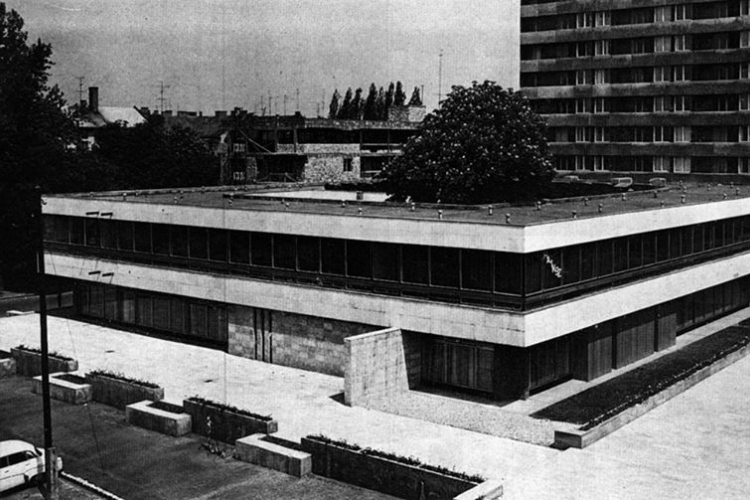 Békés megmozdulás a győri ifiházért