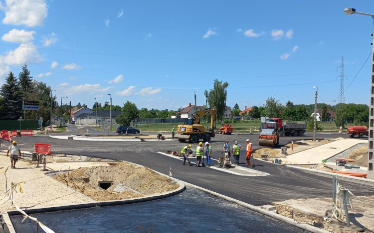 Keddtől használhatják az autósok Győr legújabb körforgalmát