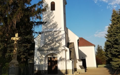 Az ásványi templomba mentek lopni, egy rendőrautó is összetört