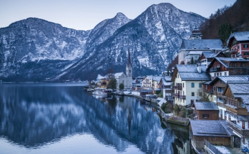 Felkapott turisztikai hely lett a Jégvarázst ihlető osztrák falut
