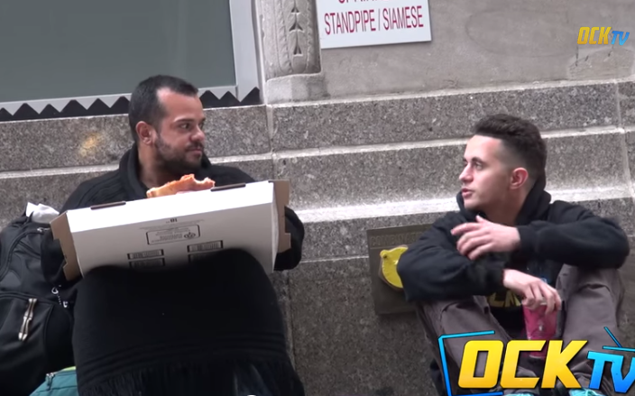 Egy hajléktalan az internet új hőse