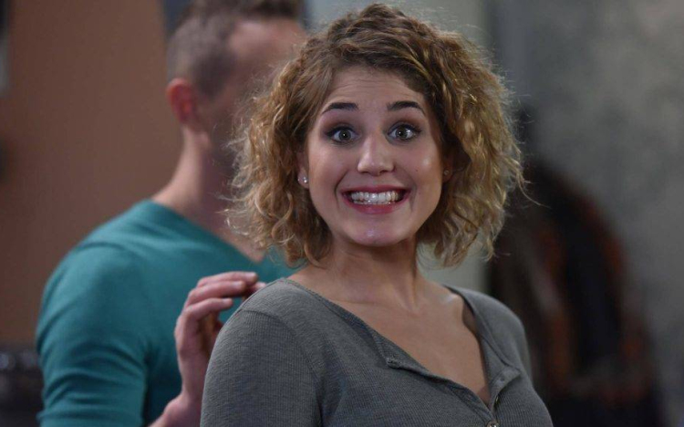 Babát vár a Barátok közt Holman Hannája, Nyári Dia 