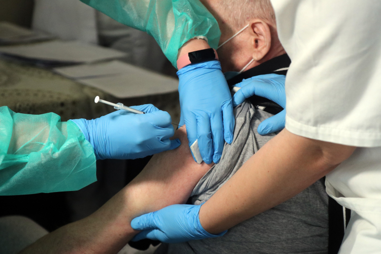 A regisztrált idősek oltásával kapcsolatos tudnivalókról ad tájékoztatást a koronavirus.gov.hu