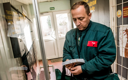 Hatalmas változások jönnek a postán: már mobillal is követhetjük a küldemények útját