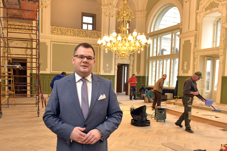 CÉLEGYENESBEN A VÁROSHÁZ DÍSZTEREMÉNEK FELÚJÍTÁSA