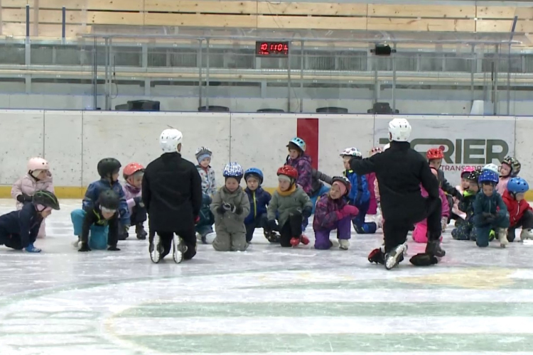 Apróságok vehetik birtokba a jégpályát