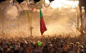 Tűzbe esett egy férfi az O.Z.O.R.A. fesztiválon, az életéért küzdenek