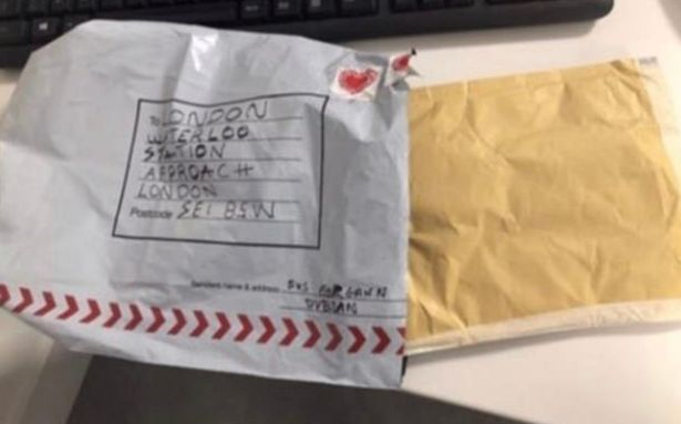 Gyanús, ismeretlen csomagot találtak két londoni repülőtéren és vasútállomáson 