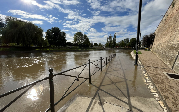 Zavartalan a Rába árhullámának levonulása