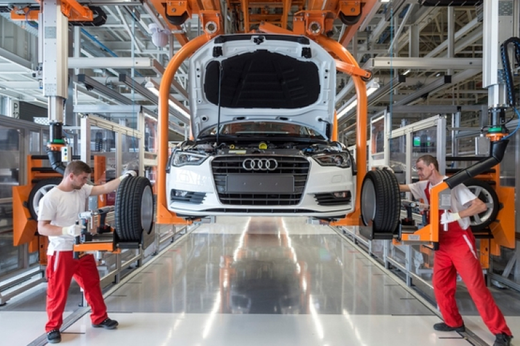 Több mint 150 diák kezdte meg gyakorlatát az Audinál